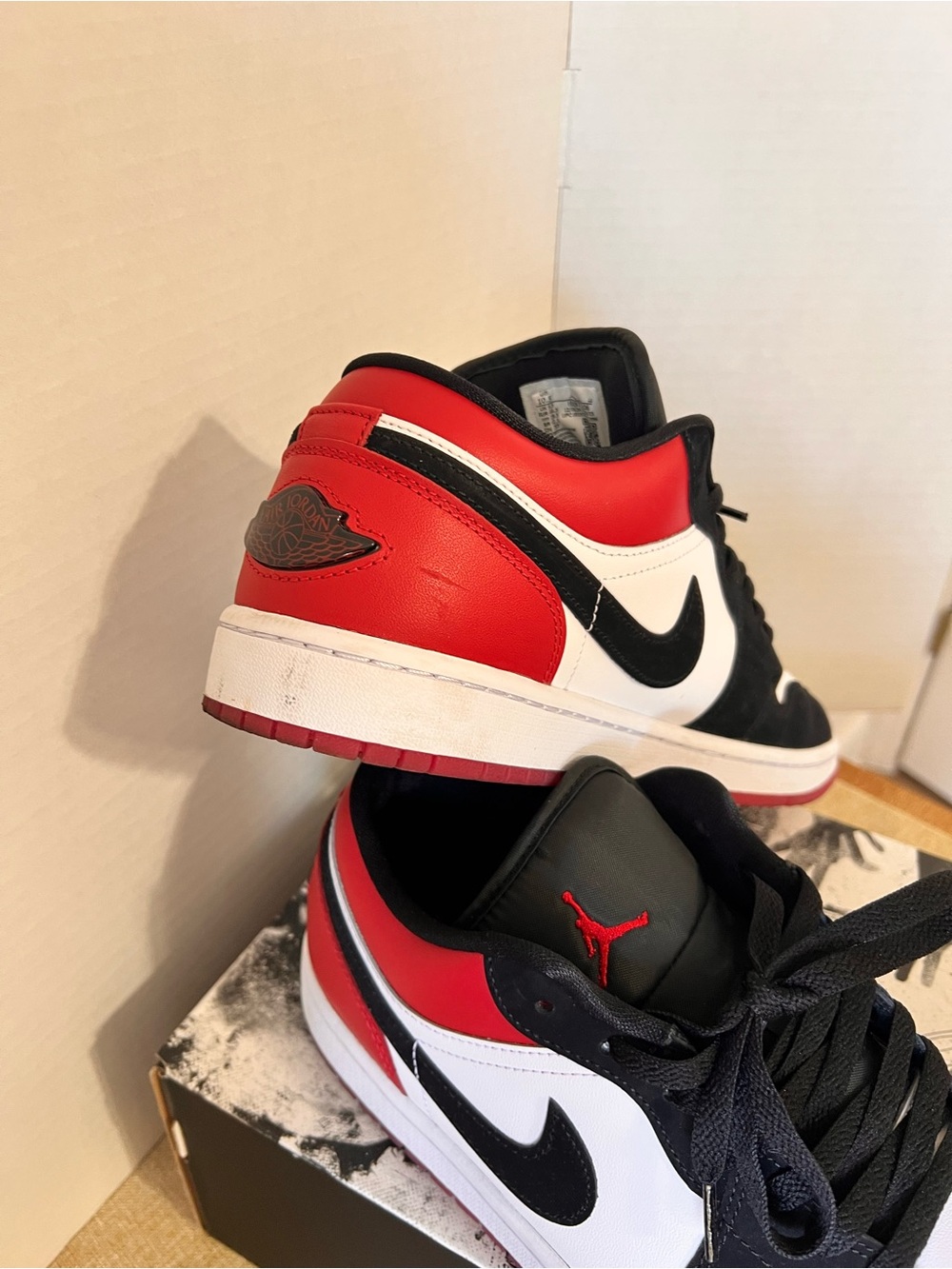 Nike Air Jordan 1 Low - Black White Red - Picture 2 of 6